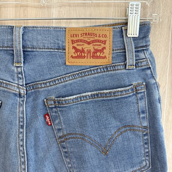 Levi’s Cutoff Denim Shorts Women’s Size 27 Blue 2" Inseam Pockets Shortie Bootie - Picture 3 of 12